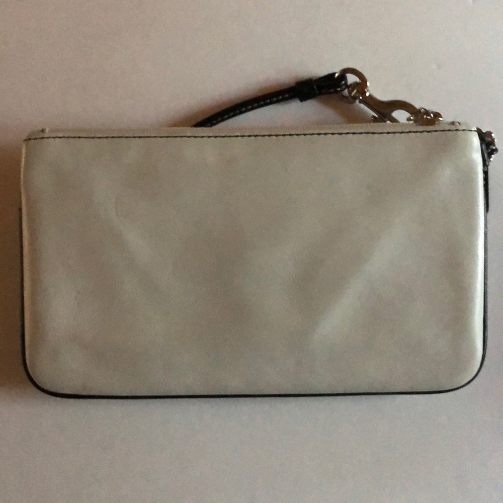 Auth Coach Wristlet White & Black - Picture 3 of 11